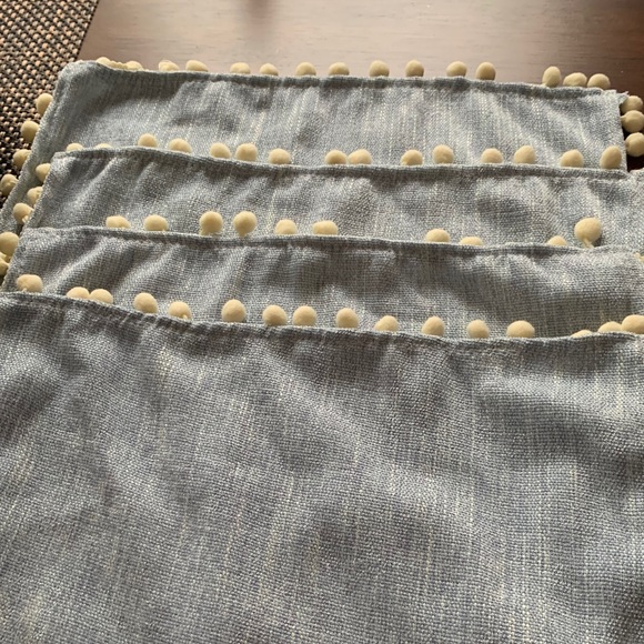 Set of 4 Pom Pom Detailed Placemats - Picture 3 of 4